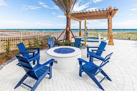 Gulf-front condo with pools and seasonal beach service in a gated community House in Okaloosa Island