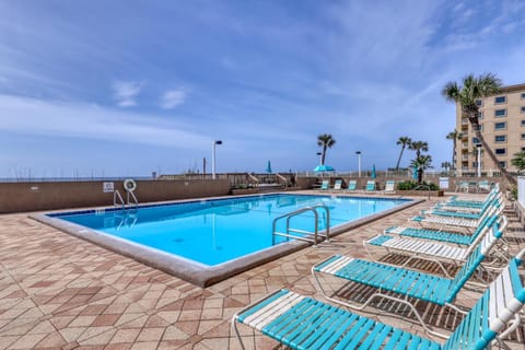 Spacious home with balconies shared pool and beach access House in Okaloosa Island