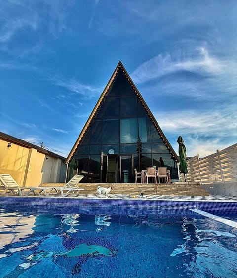 Property building, Day, Pool view, Swimming pool
