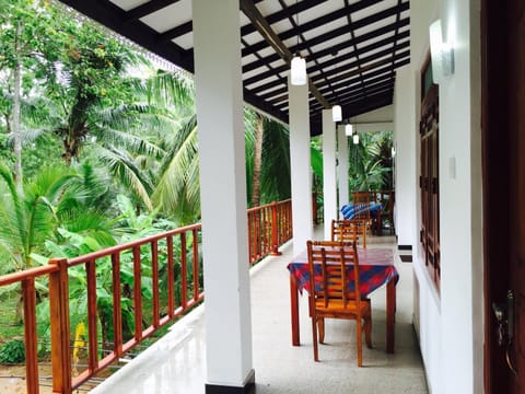Balcony/Terrace, Seating area, Dining area, Garden view