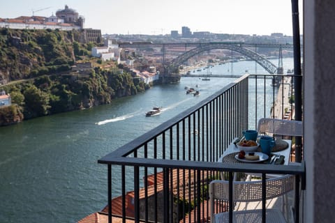 Day, View (from property/room), Balcony/Terrace, River view