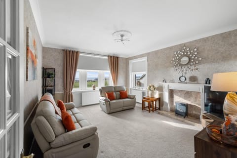 TV and multimedia, Living room, Seating area, internet