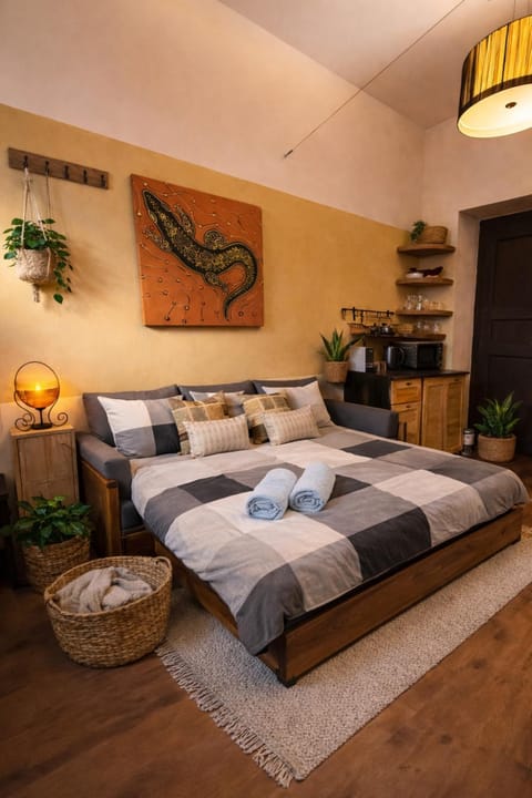 Bed, Bedroom, towels