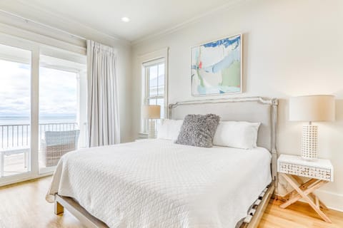 Luxurious Gulf-front home w private plunge pool steps from the beach House in Orange Beach