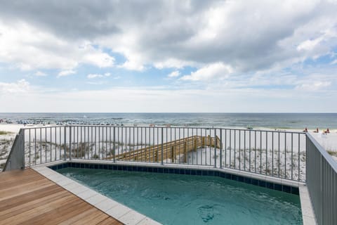 Luxury Gulf-front home w private splash pool & direct beach access House in Orange Beach