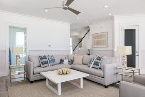 Luxury Gulf-front home w private splash pool & direct beach access House in Orange Beach