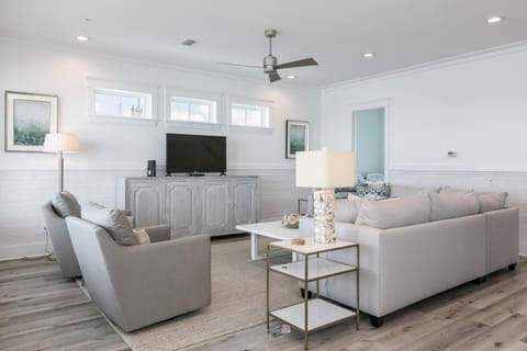 Luxury Gulf-front home w private splash pool & direct beach access House in Orange Beach