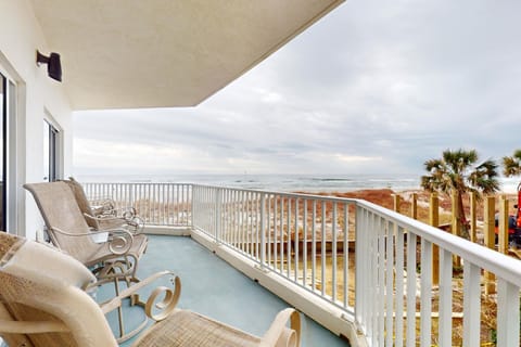 Waterfront condo with expansive corner balcony grill area & multiple shared pools House in Orange Beach