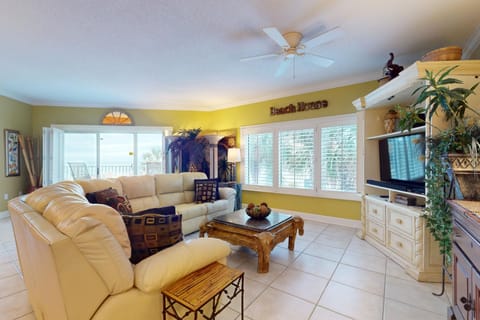 Waterfront condo with expansive corner balcony grill area & multiple shared pools House in Orange Beach