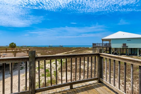 Newly remodeled bay view home with high-speed WiFi central AC and gas grill House in Dauphin Island