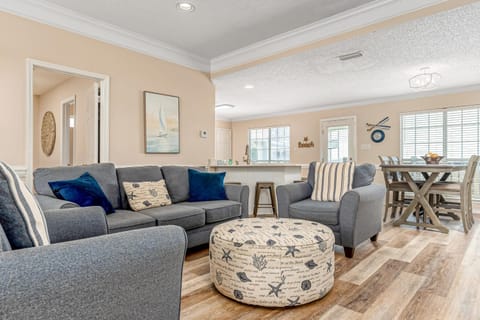 Newly remodeled bay view home with high-speed WiFi central AC and gas grill House in Dauphin Island