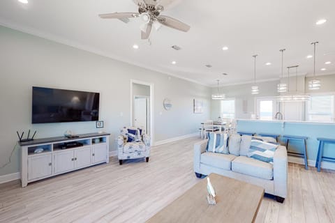 Dog-friendly home with Gulf views washer dryer & central AC House in Dauphin Island