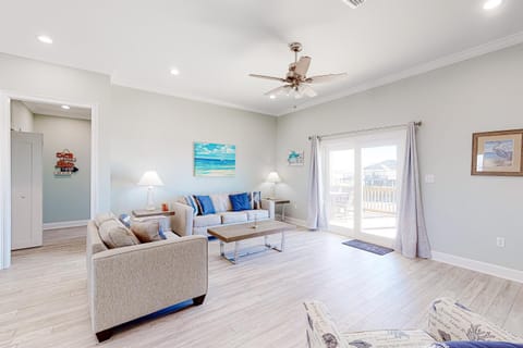 Dog-friendly home with Gulf views washer dryer & central AC House in Dauphin Island