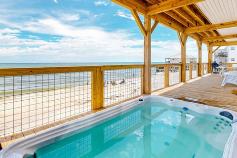 Gulf Front Paradise - Swim Spa Dolphin Spotting and Beach at Your Doorstep House in Dauphin Island