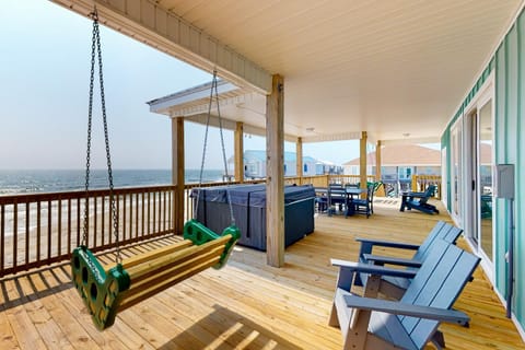 Exquisite oceanfront beach home with hot tub central AC balcony & W&D House in Dauphin Island
