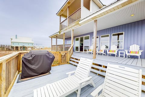 Dog-friendly waterfront home with Gulf views & private beach lagoon access House in Dauphin Island