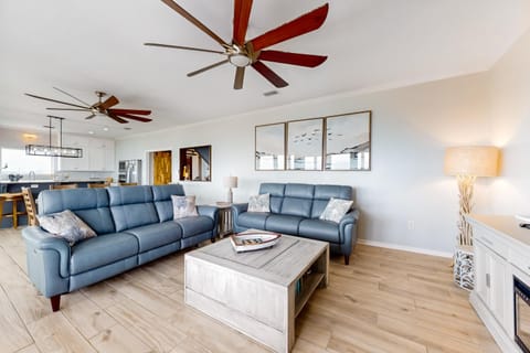 Dog-friendly waterfront home with Gulf views & private beach lagoon access House in Dauphin Island