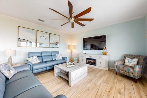 Dog-friendly waterfront home with Gulf views & private beach lagoon access House in Dauphin Island