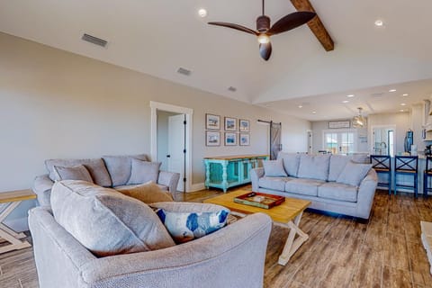 Dog-friendly home with water views & private heated pool House in Dauphin Island