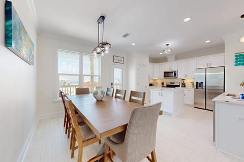 Dog friendly home with private heated pool and grill House in Dauphin Island