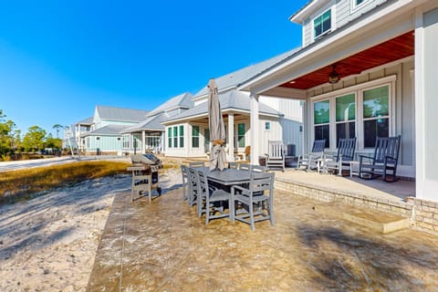 Upscale beachside dog-friendly home near the beach with grill washer dryer & AC House in Orange Beach