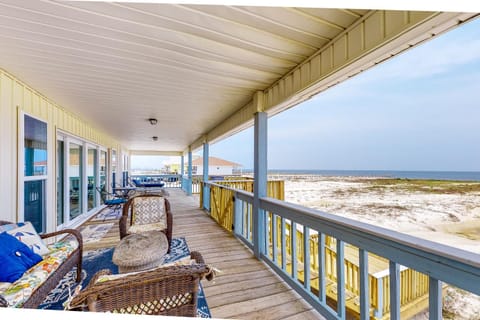 Waterfront beach house on the sound with breathtaking sunset views & gulf access House in Dauphin Island