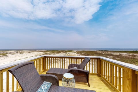 Waterfront beach house on the sound with breathtaking sunset views & gulf access House in Dauphin Island