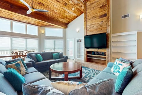 Amazing beachfront oasis with Gulf views free WiFi pool and central AC House in Orange Beach