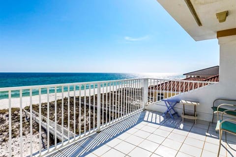Beautiful gulf-front beach home with sweeping views from balcony shared pool WiFi House in West Beach