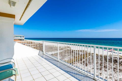 Beautiful gulf-front beach home with sweeping views from balcony shared pool WiFi House in West Beach