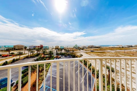 Spacious Coastal Gem With Fast WiFi Gulf Views Private Balcony & Full Kitchen House in West Beach