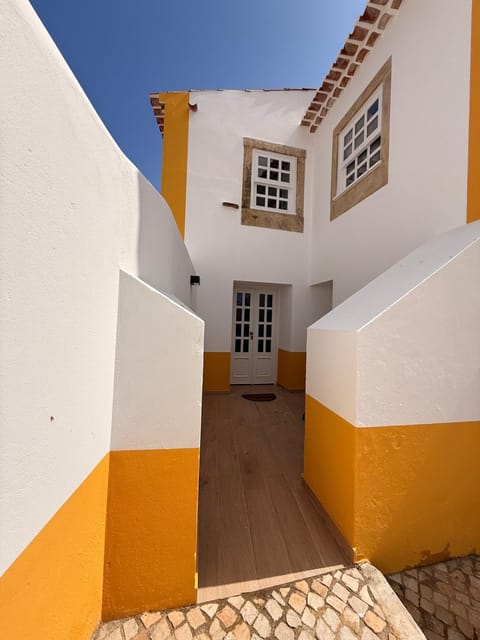 Casa Da Muralha House in Óbidos