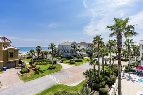 Dog-friendly home with beach access outdoor pool and tennis - gated community House in Gulf Shores