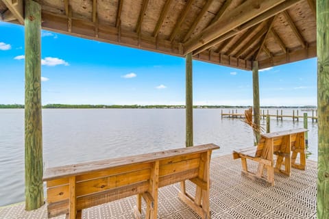 Wonderful home near the gulf with shared pool fishing pier easy beach access House in West Beach