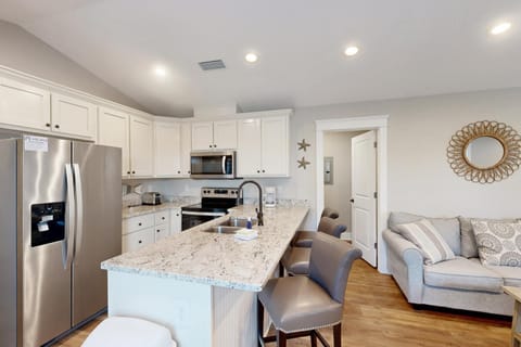 Inviting home near the beach with balcony full kitchen central AC & W&D House in Dauphin Island