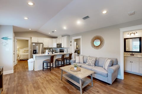 Inviting home near the beach with balcony full kitchen central AC & W&D House in Dauphin Island