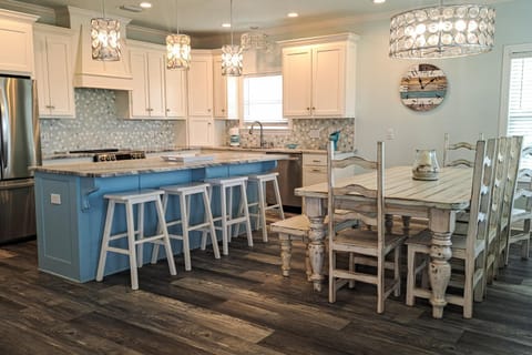 Waterfront home with private grill dock and washer & dryer House in Dauphin Island