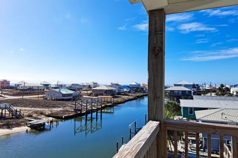 Waterfront home with kayaks private grill and boat dock House in Dauphin Island