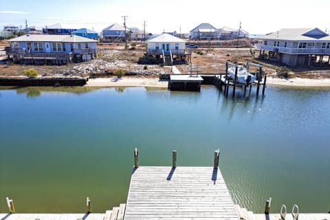 Waterfront home with kayaks private grill and boat dock House in Dauphin Island