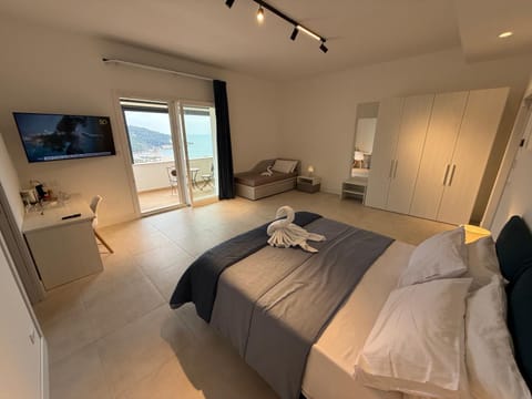 Bed, Photo of the whole room