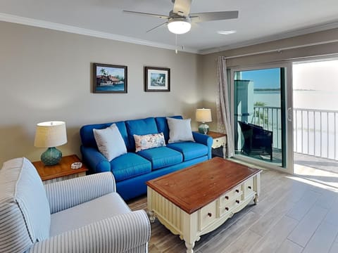 View (from property/room), Balcony/Terrace, Living room, Seating area, furniture