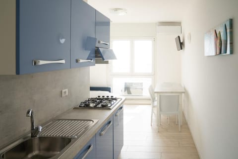 Kitchen or kitchenette, Dining area, pet friendly, stove