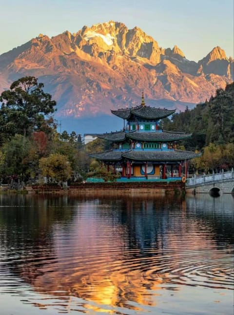 Nearby landmark, Day, Natural landscape, Lake view, Mountain view, River view