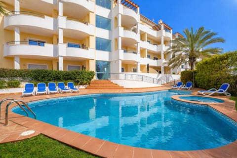 Property building, Patio, Pool view, Swimming pool, Swimming pool, sunbed