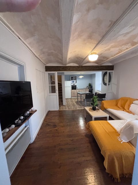 Communal lounge/ TV room, TV and multimedia, Seating area