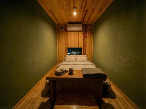 Bed, Photo of the whole room, towels