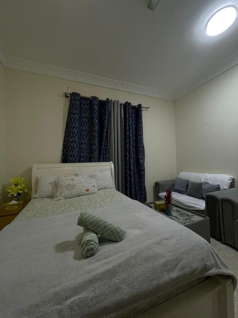 Bed, Photo of the whole room, towels