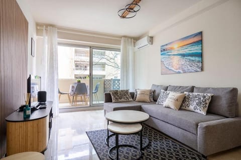 TV and multimedia, Balcony/Terrace, Living room, Seating area