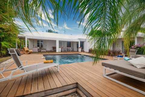 Property building, Patio, Garden view, Swimming pool, sunbed
