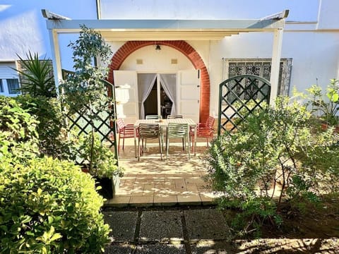 Garden, View (from property/room), Dining area